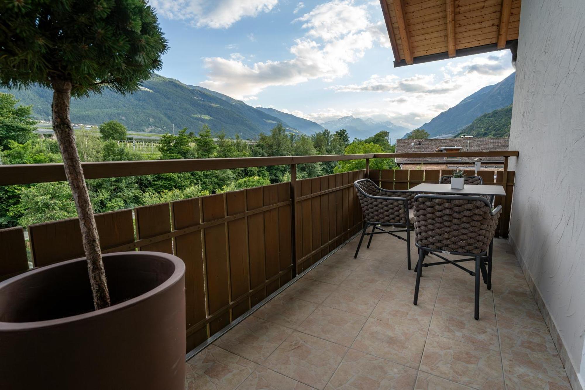 Self Service Hotel Schnalser Hof Naturns Bagian luar foto