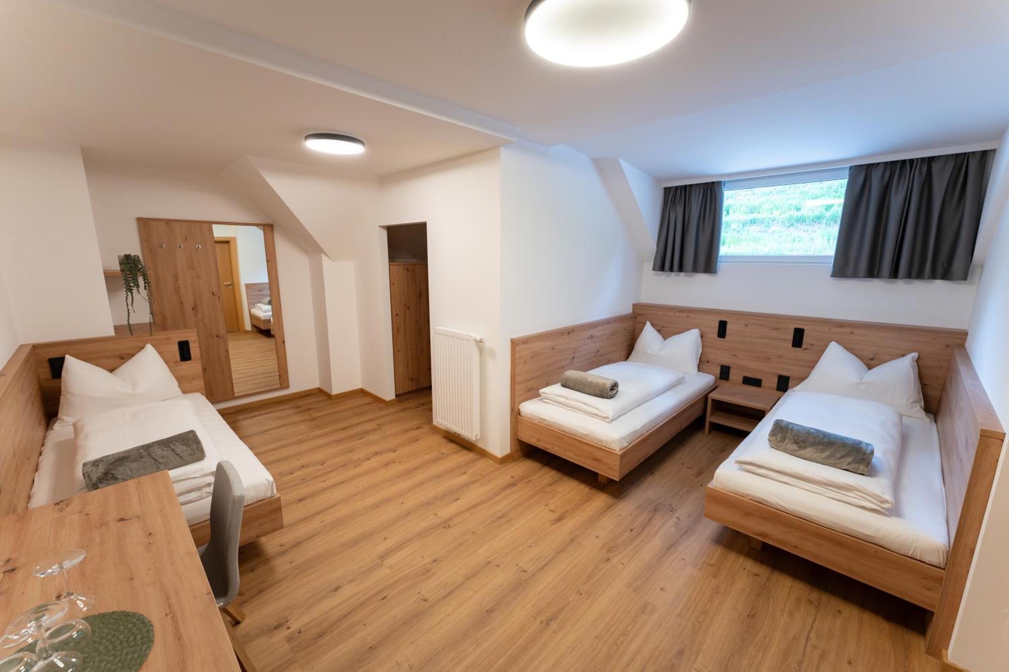 Self Service Hotel Schnalser Hof Naturns Bagian luar foto