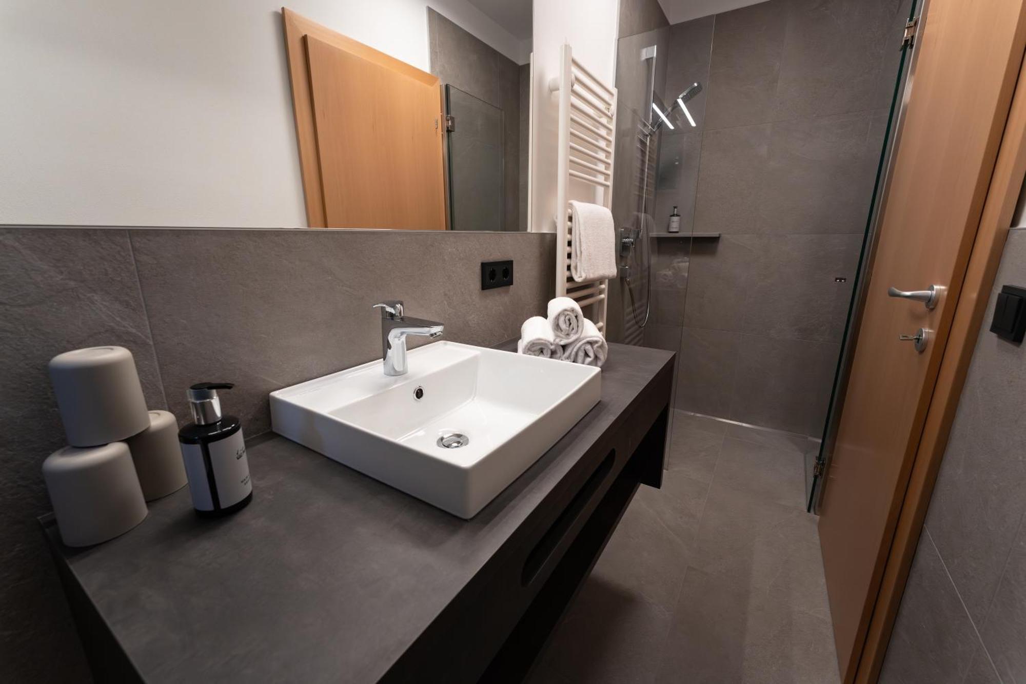 Self Service Hotel Schnalser Hof Naturns Bagian luar foto