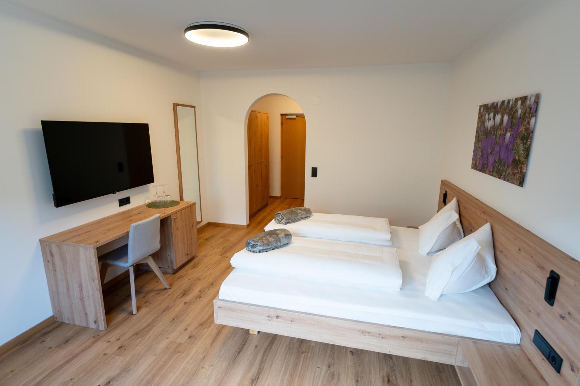 Self Service Hotel Schnalser Hof Naturns Bagian luar foto