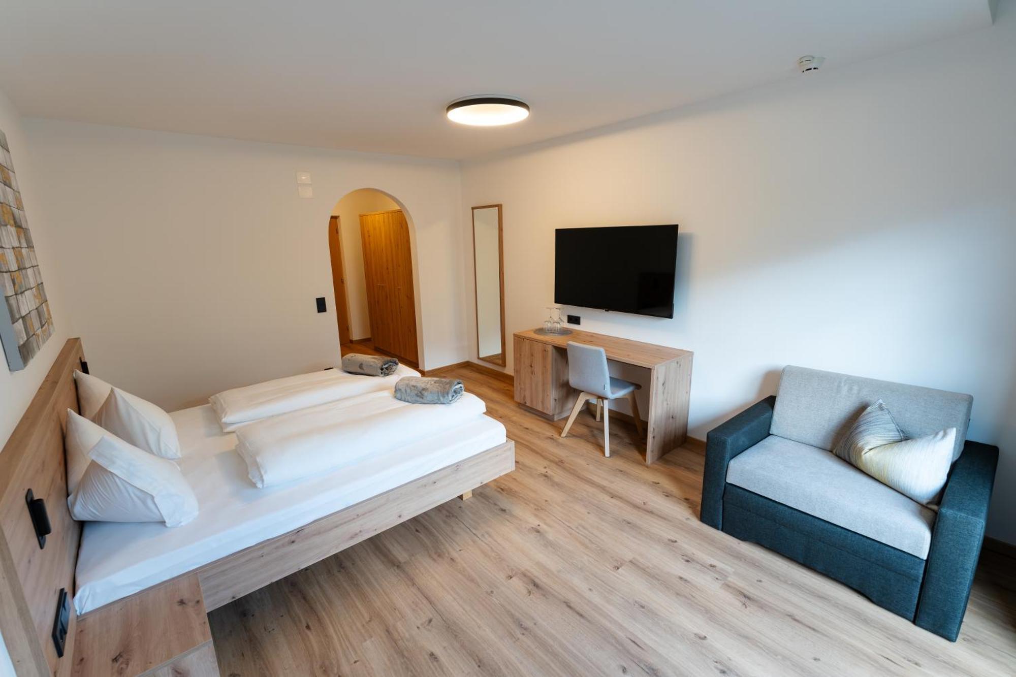 Self Service Hotel Schnalser Hof Naturns Bagian luar foto