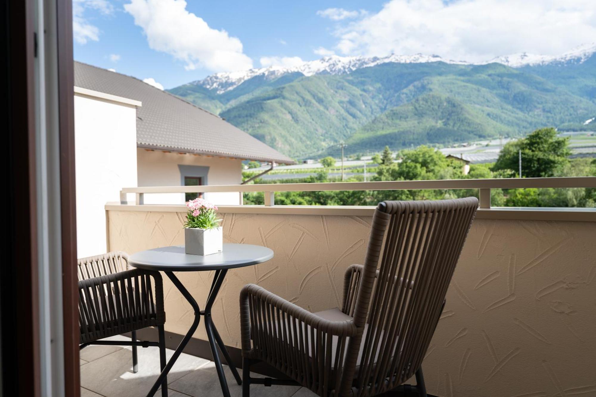 Self Service Hotel Schnalser Hof Naturns Bagian luar foto