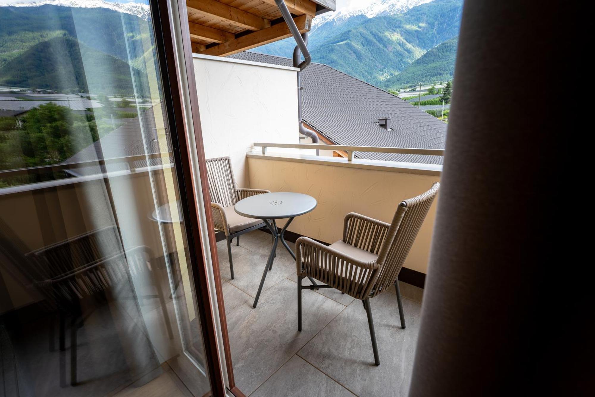 Self Service Hotel Schnalser Hof Naturns Bagian luar foto