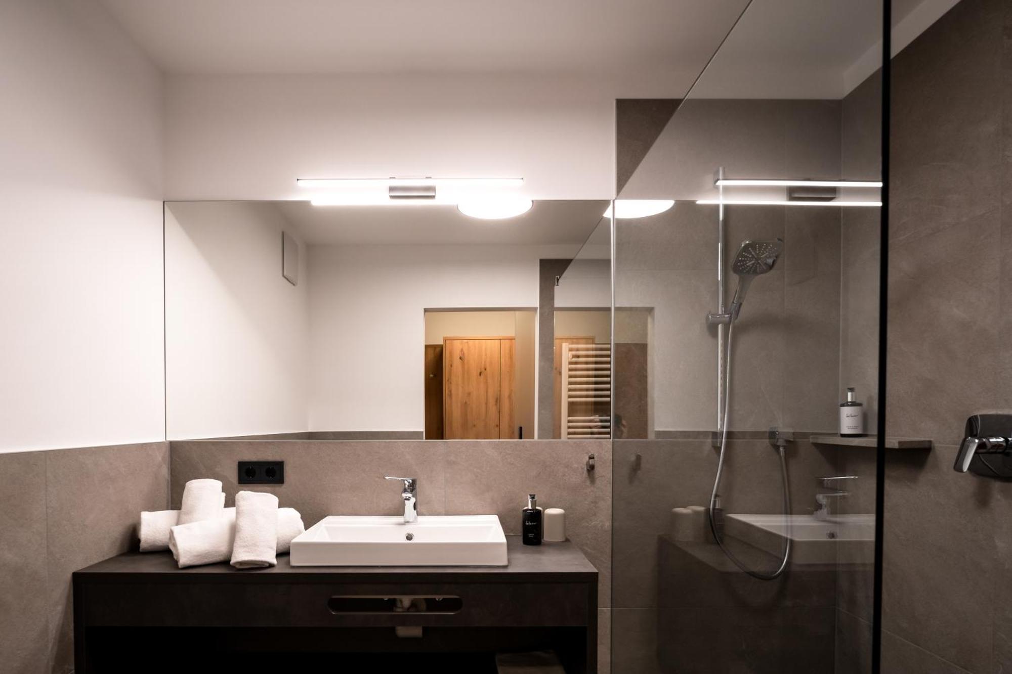 Self Service Hotel Schnalser Hof Naturns Bagian luar foto