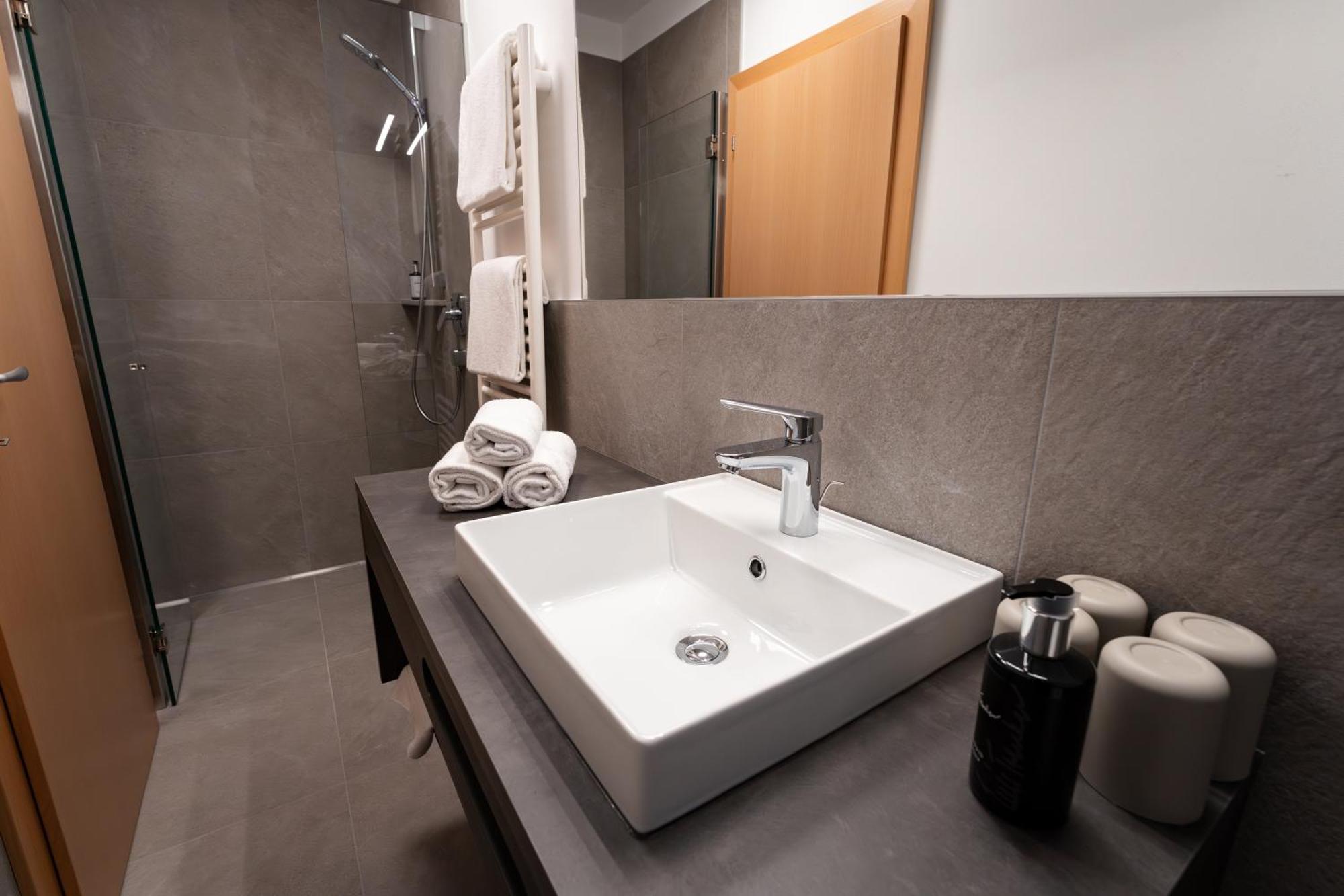 Self Service Hotel Schnalser Hof Naturns Bagian luar foto