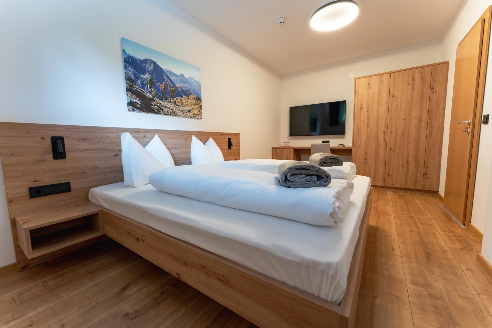 Self Service Hotel Schnalser Hof Naturns Bagian luar foto