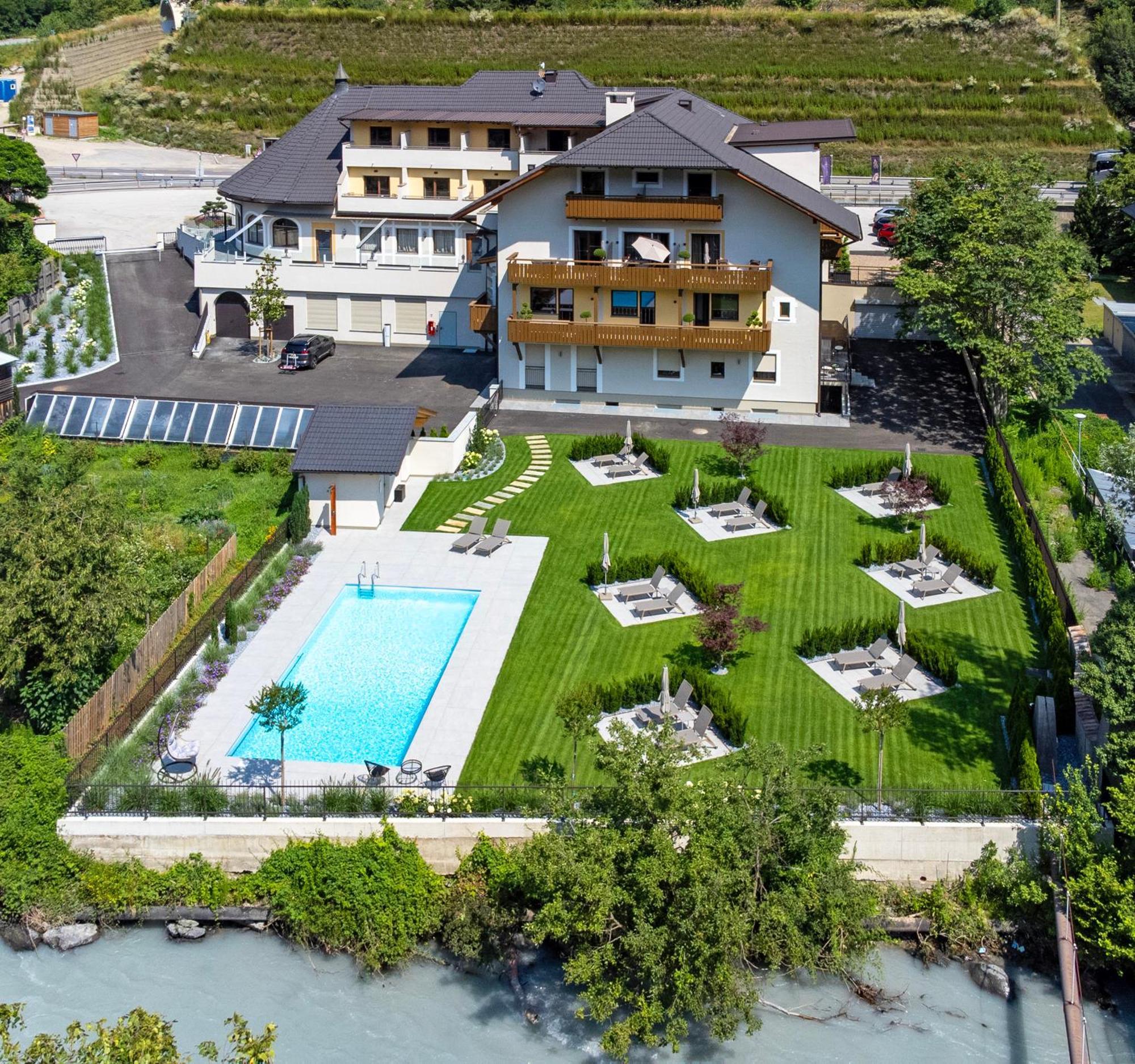 Self Service Hotel Schnalser Hof Naturns Bagian luar foto